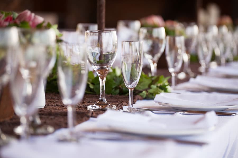 décoration de la table d'honneur d'un mariage au thème nature